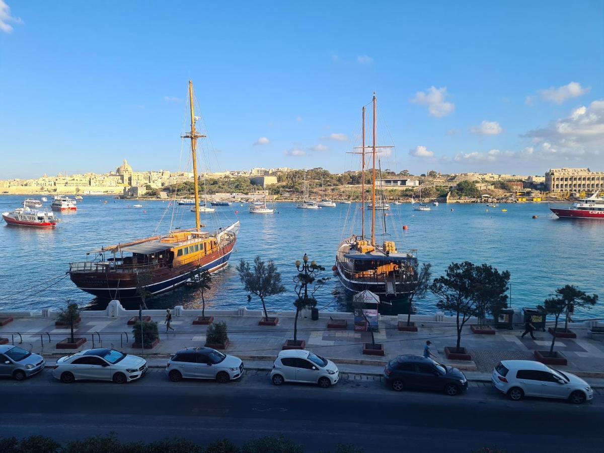 Spacious Seafront Apt Next To Sliema-Valeta Ferry Экстерьер фото